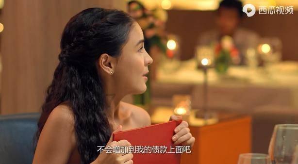这样搭配如何。天气有点冷。穿丝袜好看吗？黑丝袜。还是皮肤丝袜好？ 配白色布鞋可好？游戏画面