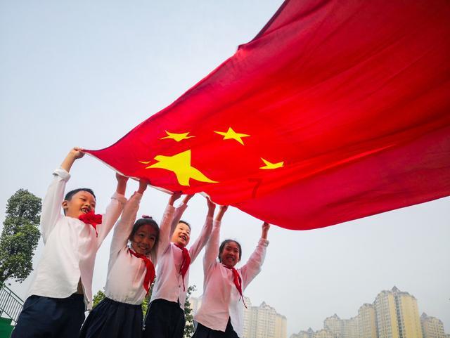 证明你姐是你姐！女子银行取5000遭盘问，报警才取到，该管管吗？