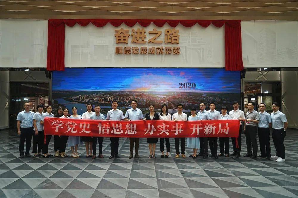 美媒：为何在道路上撒盐可以更安全